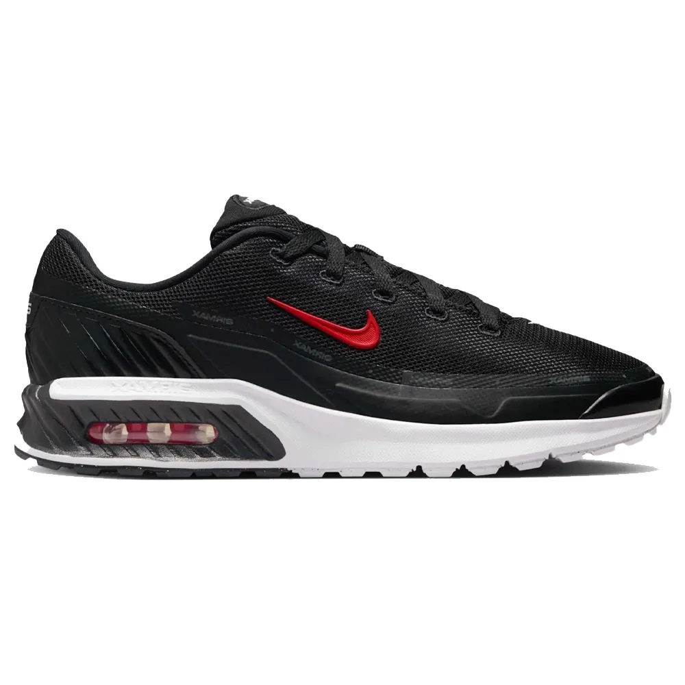 Tênis de treino Nike Air Max Bia Masculino preto com detalhes em vermelho, vista lateral com logo Nike